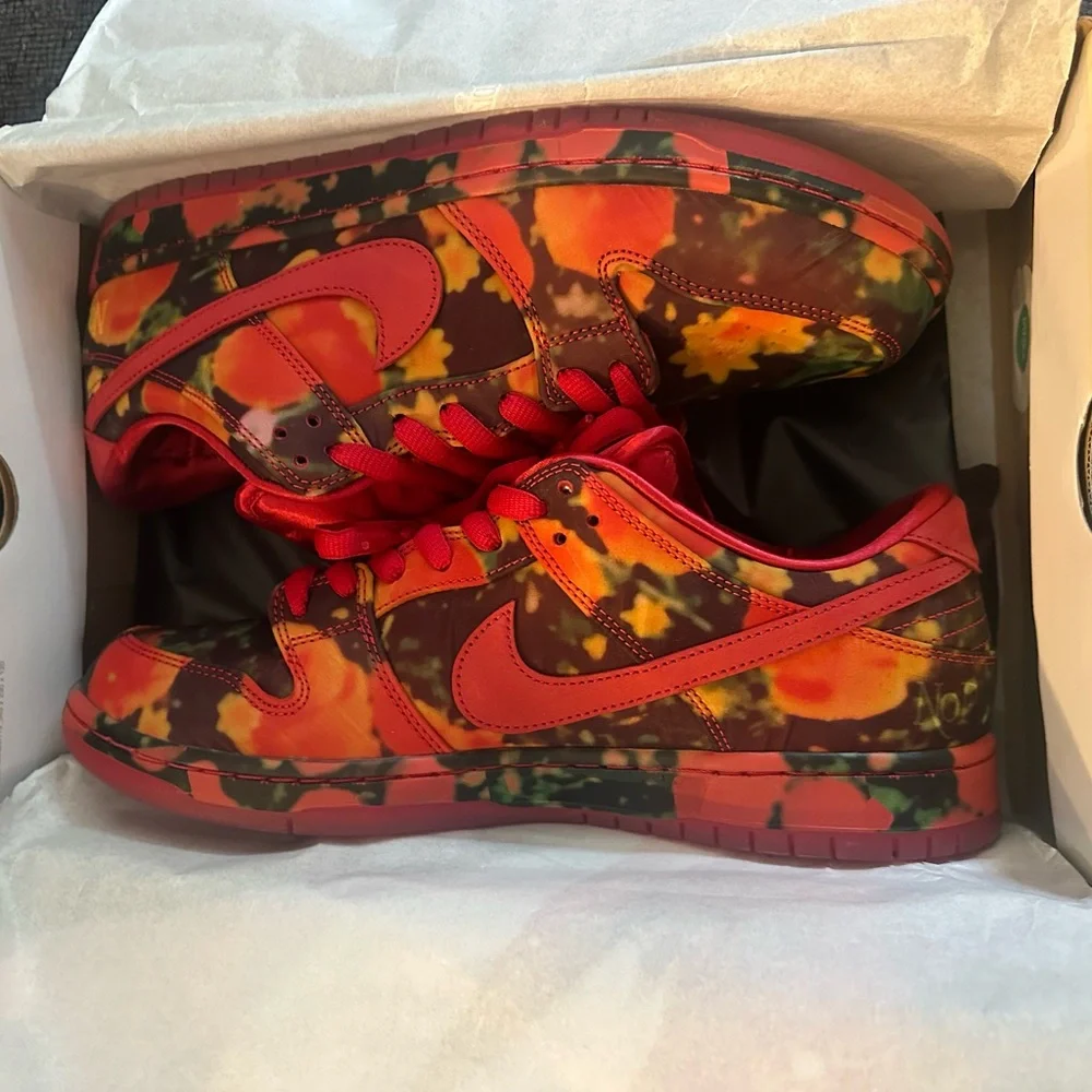 Nike SB Dunk Low Pro Woo QS in Red and Black - Picture 4 of 7